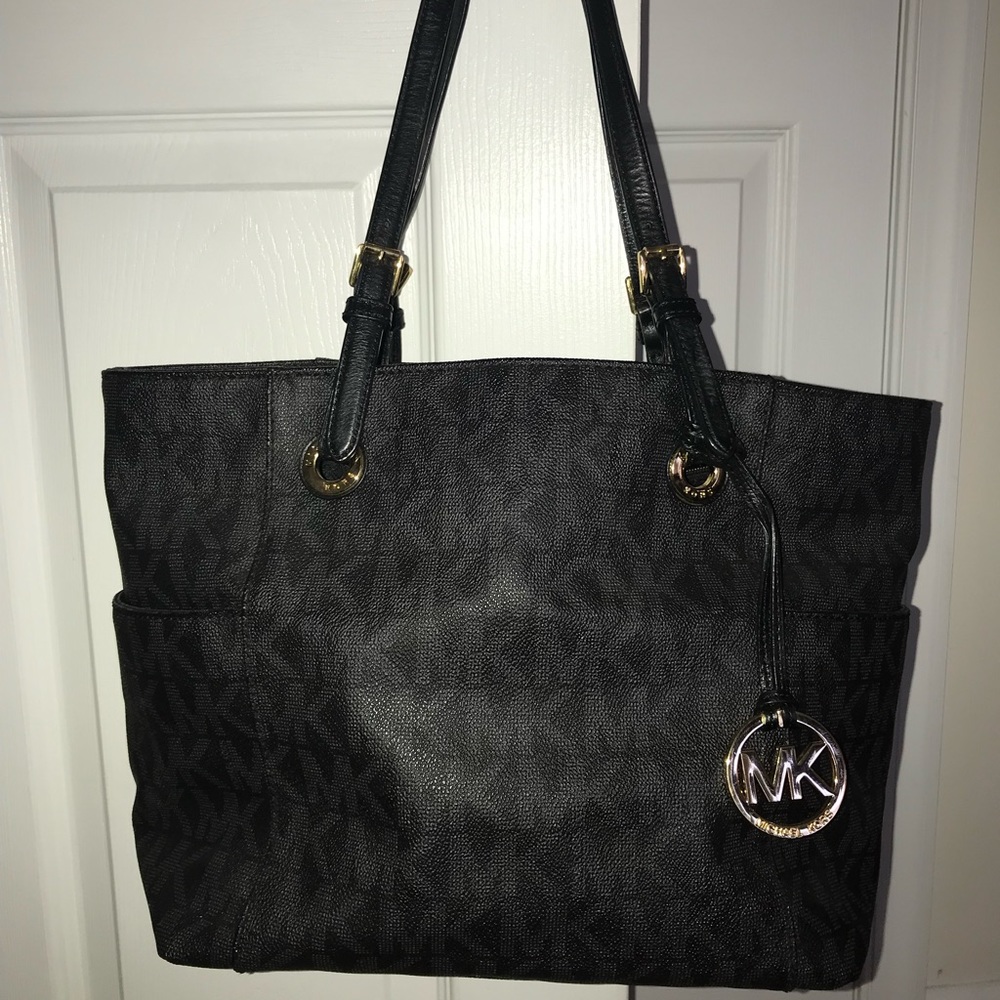 Michael Kors - Black signature Saffiano Jet Set